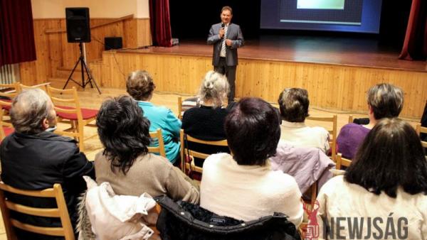 Film készült a békésszentandrási szőnyegszövésről és a kubikosokról. Fotó: Newjság/Hegedűs Éva
