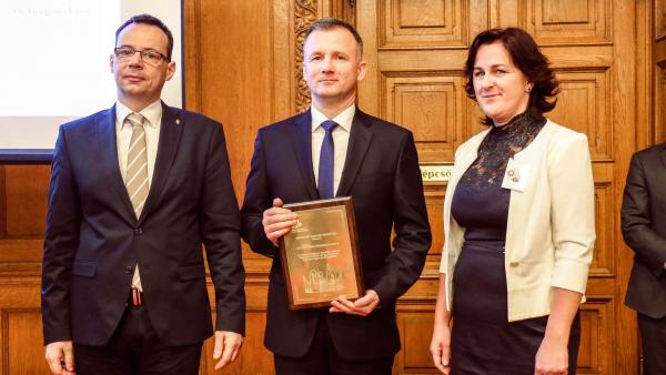 Simon Attila István, Görgényi Ernő és Kővári Edit (fotó: Gyulai Hírlap – Tóth Ivett)
