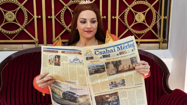 Amikor a királylány is újságot olvas - Csonka Dóra Az igazmondó juhász és az aranyszőrű bárány próbáján (fotó: Tóth Áron)