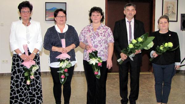 Balról jobbra: Szicsek Margit,Gerebenics-Szín Rózsa, Priskin Andrea, Enyedi Lajos, Urbán Éva.
 Kép forrása: Békés Megyei Központi Kórház