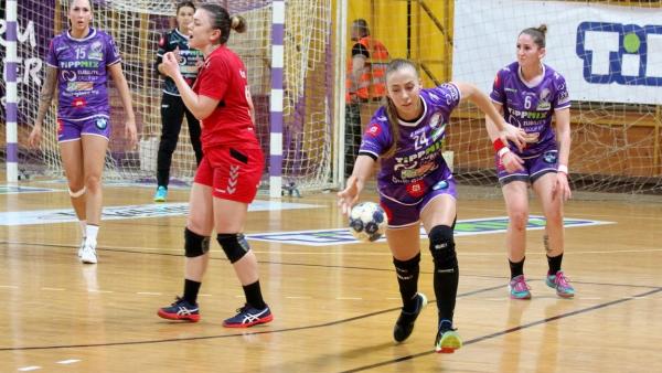 Marincsák Nikolett (24-es mezben) a következő szezont az MTK-ban kezdi (Fotó: Milyó Pál)