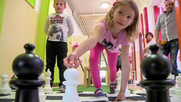 Gyerekek sakkoznak a gyulai Dürer Albert Általános iskolában. Fotó: 7.TV/Kovács Dénes