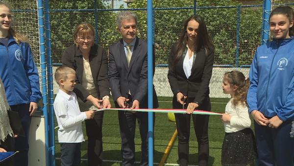 Hivatalosan is átadták a harmadik békéscsabai Ovi-Sport pályát a Tündérkert Óvodában. Fotó: Kugyelka Attila
