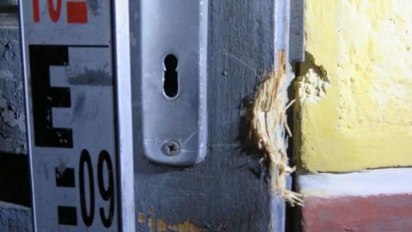 A betörés nyomai a battonyai háznál. Forrás: police.hu