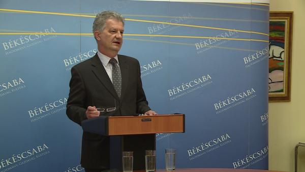 Szarvas Péter polgármester (fotó: behir.hu)