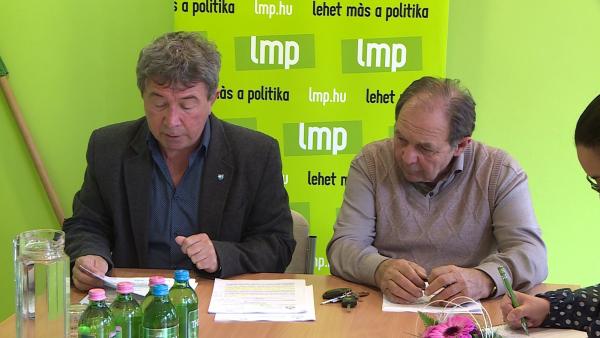 A szociális bérlakások számának bővítésének és a háziorvosi praxisok biztosításának ügyét is kiemelte Takács Péter az LMP áprilisi közgyűlést értékelő sajtótájékoztatóján. Fotó: Máthé Csongor