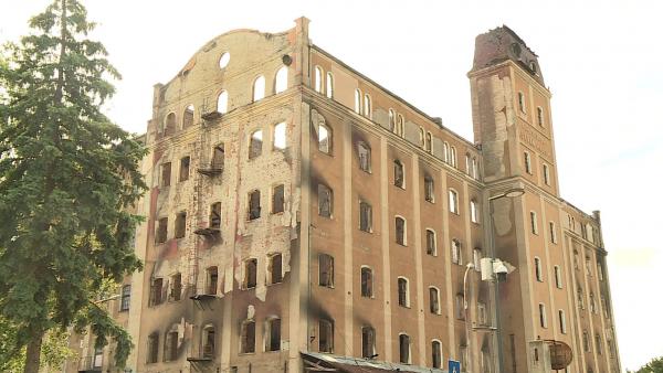 Egy nappal a tűz után - a kép jobb oldalán található nyílra kattintva lapozhat a galériában (fotó: behir.hu)