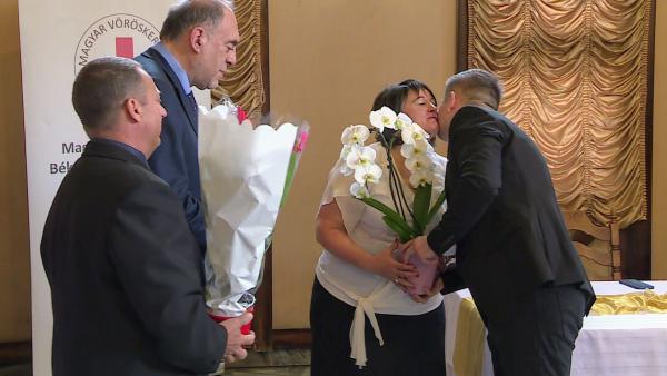 Tóth Zoltánné, a Magyar Vöröskereszt Békés megyei szervezetének elnökét is díjazták. Fotó: Máthé Csongor