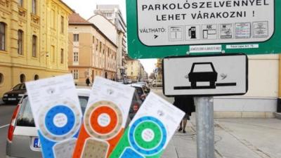 Szeged, Szegeden parkolójeggyel lehet parkolni

Fotó: Segesvári Csaba/szegedipillanatok.blog.hu