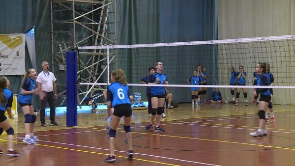 Gyulán a labdarúgás, Mezőberényben a kosárlabda, míg Békéscsabán a kézi- és röplabda döntőket rendezik. Fotó: Ujházi György