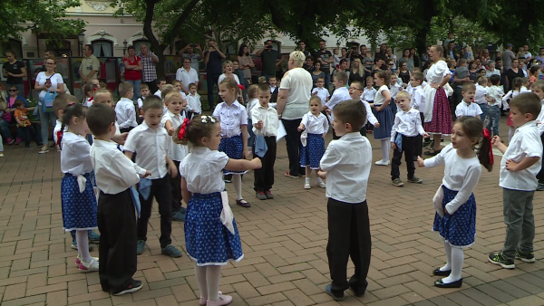 Aki nem lép egyszerre program bemutatója Békéscsaba főterén. Fotó: 7.TV/Tóth Áron