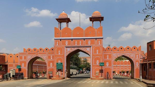 Ajmeri városkapu, Dzsaipur Fotó: wikiwand.com