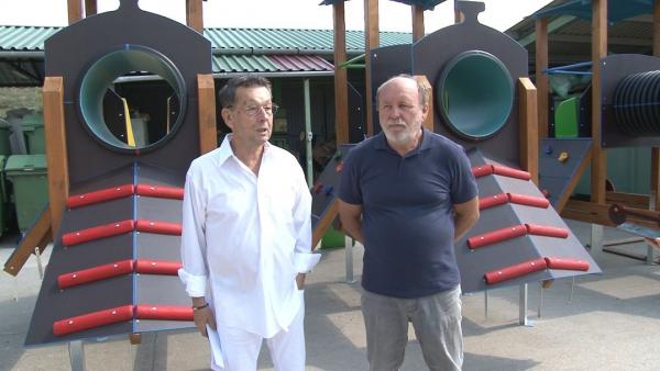 Korszerű és biztonságos játszótéri eszközök készültek a szarvasi közmunka programban.  Fotó forrás: Körös TV