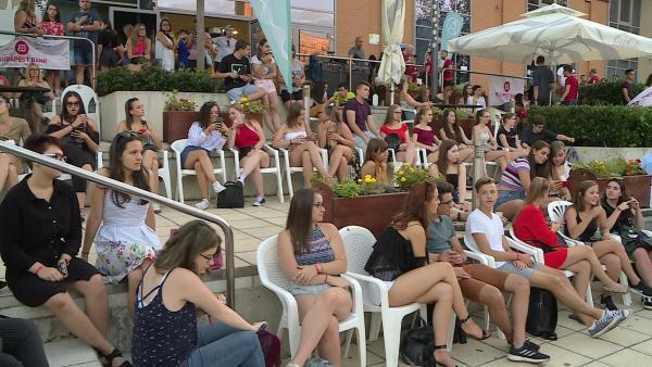 Budapest Bank Pont Ott Parti a Csabagyöngye Kulturális Központ stégjén. Fotó: 7.TV/Kugyelka Attila