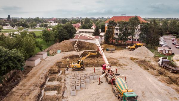 Drónfelvétel a Békéscsabai Röplabda Akadémia munkacsarnokáról június 6-án. Fotó: brse.hu