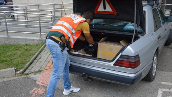 810 doboz cigarettát találtak egy férfinál Békés megyében. Fotó: NAV