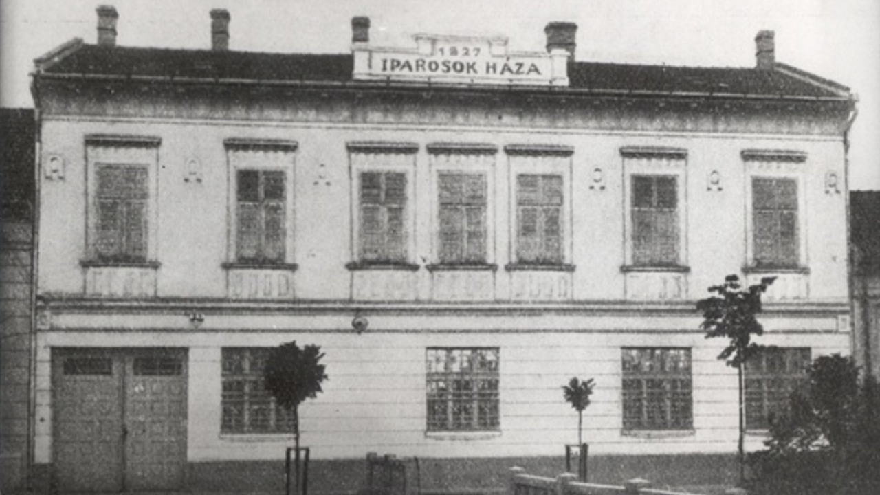 Az Iparosok Háza 1930-ban (forrás: csabaihazak.blog.hu)