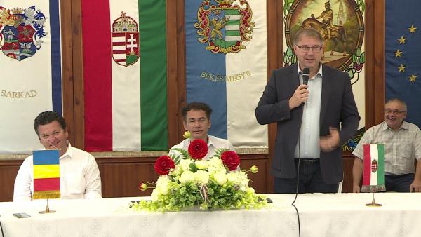 dr. Mokán István, Sarkad Város polgármestere Török László Nagyszalonta polgármestere és Pacala Dan  Madarász község tanácsosa