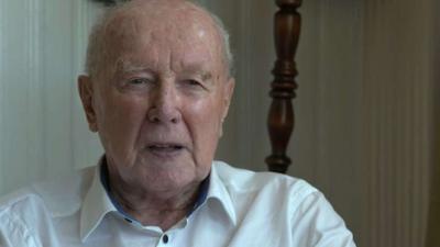 Kazimierz Albin hat más lengyel fogollyal 1943 februárjában szökött el a haláltáborból, ez volt a kevés sikeresen végződött menekülések egyike