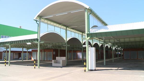 Békéscsabai piac új ruhaárus rész Fotó: Ujházi György 