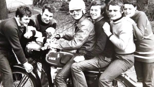 Magyar vendégmunkások az NDK-ban (Forrás: regislagerek.cafeblog.hu)