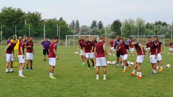 Készen állnak a Békéscsaba 1912 Előre labdarúgói a vasárnapi bajnoki rajtra. Fotó: Papp Ádám