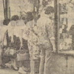 A vásár érdeklődői az Univerzál üzletének kirakata előtt. (forrás: Békés Megyei Népújság/1969. augusztus 7.)