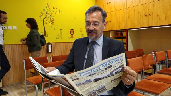 Hivatalosan is átadták a megújult Mackó-Kuckó óvoda egyik telephelyét, Kutyej Pál képviselő az átadás előtt lapozta át a Csabai Mérleget