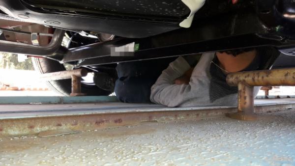 Az egyik Lőkösházánál elfogott határsértő. Fotó: police.hu