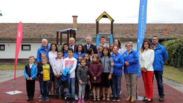 Új játszóteret avattak Orosházán. Fotó: Fekete Zsófia / MÖS