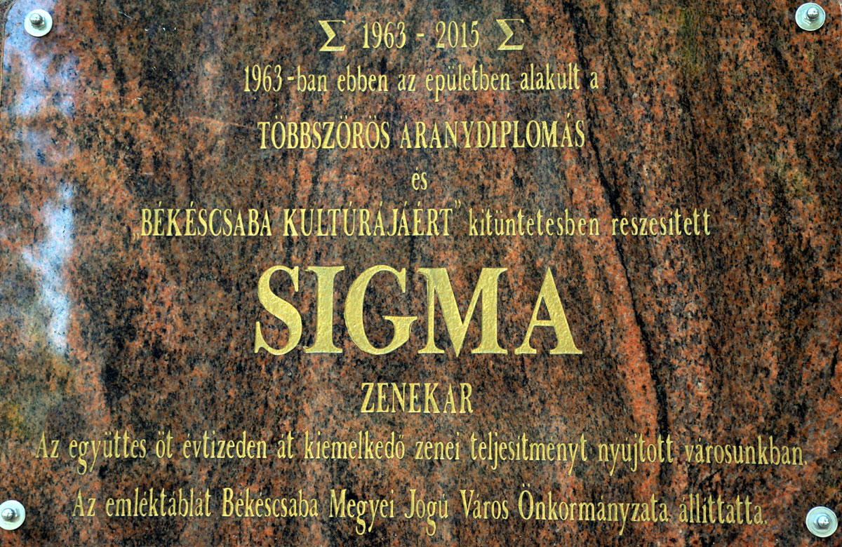 Sigma zenekar emléktáblája