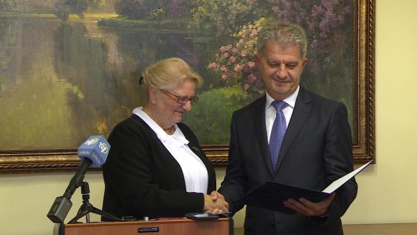 Átvette polgármesteri mandátumát Szarvas Péter. Fotó: Tóth Áron / behir.hu