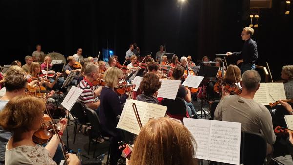 1100 kilométert tett meg a Ludwigsburgi Szimfónikus Zenekar, hogy Gyulán koncertezzen. Fotó: Kugyelka Attila