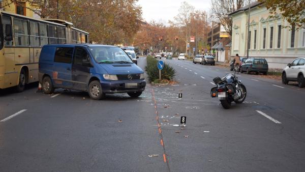 Baleset Békéscsabán, az Andrássy úton 2019.11.19.-én. Fotó: police.hu