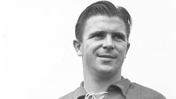 A Honvéd stadionban, 1952-ben készített felvétel Puskás Ferenc labdarúgóról. MTI Fotó: Bojár Sándor