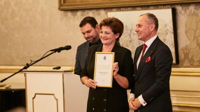 Fekete-Dombi Ildikó vette át a díjat - (Fotó: Magyar Kastélyszállodák és Történelmi Épületek Szövetsége)
