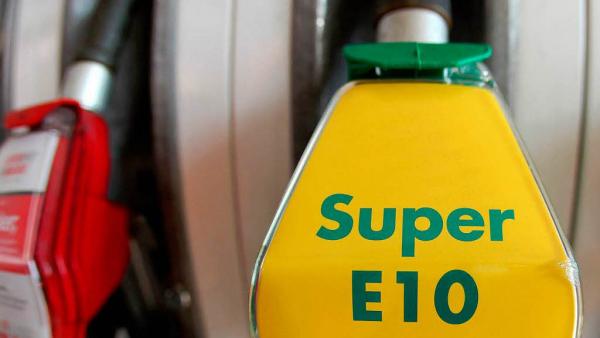 E10-es üzemanyagtöltő. Fotó: sportmotor.hu