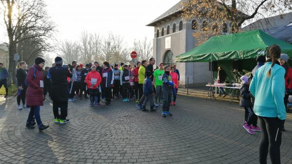 Így sorakoztak a futók - (Fotó: behir.hu)