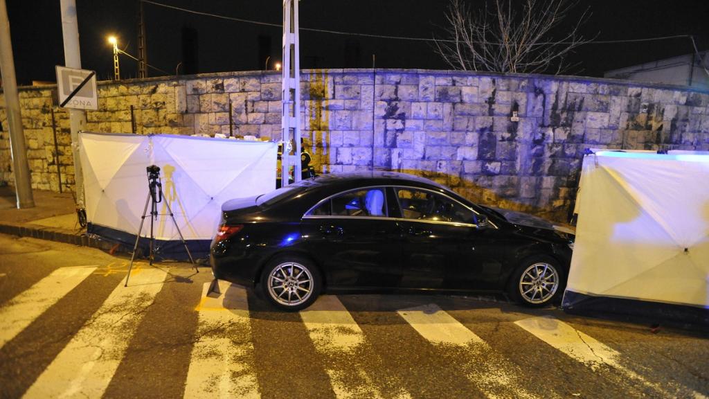 Baleseti helyszínelés a budapesti Ferdinánd híd közelében, Gesztesi Károly 56 éves színművész vezetés közben lett rosszul (MTI/Mihádák Zoltán)