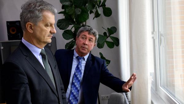 Szarvas Péter megtekintette a felújított részeket, amelyek fontosságát Takács Péter mondta el – (Fotó: Such Tamás)