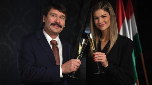 Áder János köztársasági elnök és Weisz Fanni jeltolmács (MTI fotó: Illyés Tibor)