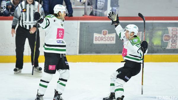 A ferencvárosi játékosok ünneplik  a győzelmüket - (Fotó: Fradi.hu)