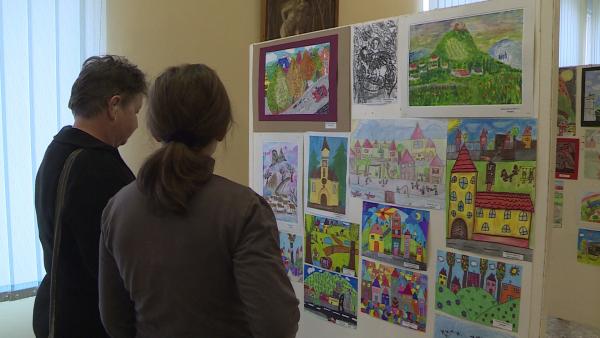 Rajzpályázatokból nyílt kiállítás Battonyán - (Fotó: behir.hu)
