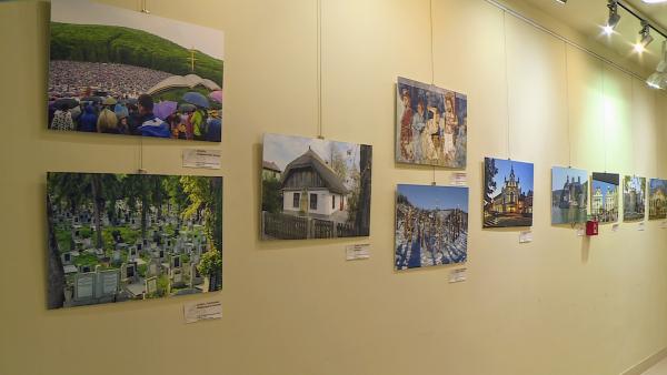 Megnyílt a Száz év magány című kiállítás Gyulán. Fotó: 7.TV/Kovács Dénes