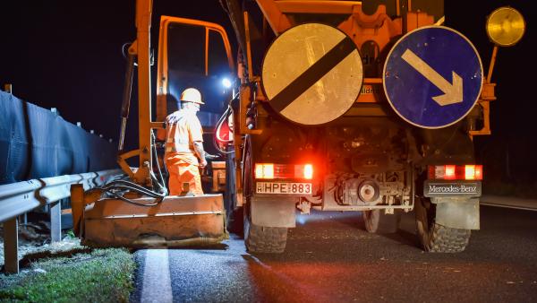 Egyre több az éjszakai munka a Magyar Közút Zrt.-nél. Fotó: MK Zrt.