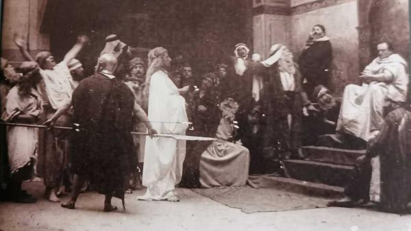 Fotótanulmány Munkácsy Krisztus Pilátus előtt című képéhez (eredeti: Munkácsy Mihály Múzeum)