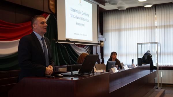 A Békés Megyei Kormányhivatal főosztályvezetője, Pányta Imre nyitotta meg a fórumot – (Fotó: Hidvégi Dávid)