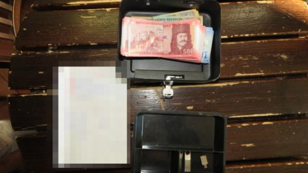 Kassza a tiltott szerencsejátékbarlangban. Fotó: police.hu