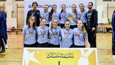 A Röplabda Diákolimpia első helyezett, békéscsabai csapata. Forrás: Magyar Diáksport Szövetség