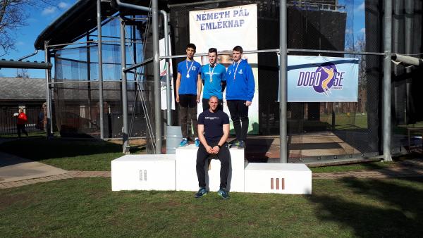 A serdülő dobó bajnokság egy szép pillanata